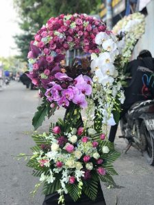 Chọn Vòng Hoa Đám Tang Quận Bình Thạnh - Sự Tinh Tế Trọng Lễ Tang và Dịch Vụ Chất Lượng.0937554854
