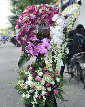 Chọn Vòng Hoa Đám Tang Quận Bình Thạnh - Sự Tinh Tế Trọng Lễ Tang và Dịch Vụ Chất Lượng.0937554854