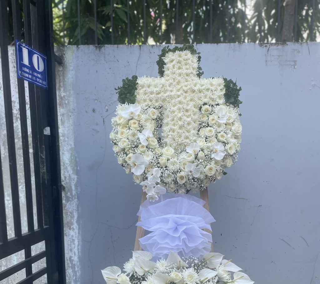 Vòng Hoa Đám Tang Huyện Ba Tri Sự lựa chọn trang trọng và đầy ý nghĩa